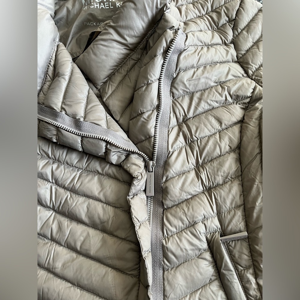 Michael Kors packable down jacket - Picture 3 of 7